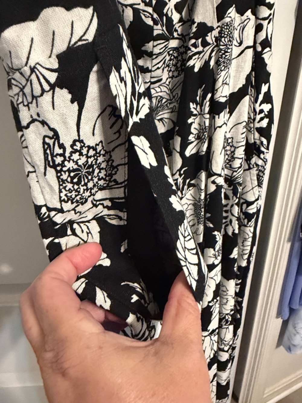 Black & White Floral Jumpsuit - Sleeveless Women’s Jumpsuit Old Navy Linen - Picture 2 of 6